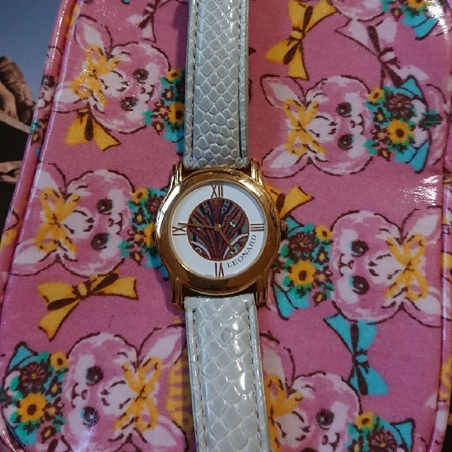 LEONARD(レオナール)のLEONARD レディースのファッション小物(腕時計)の商品写真