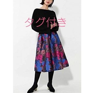 ローズバッド(ROSE BUD)のROSE BUD 新品/タグ付き フラワー柄タックスカート(ロングスカート)