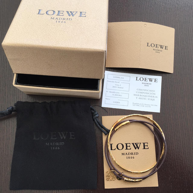 LOEWE(ロエベ)の今だけ限定お値下げ☆正規品 新品 ロエベ レザーブレスレット レディースのアクセサリー(ブレスレット/バングル)の商品写真