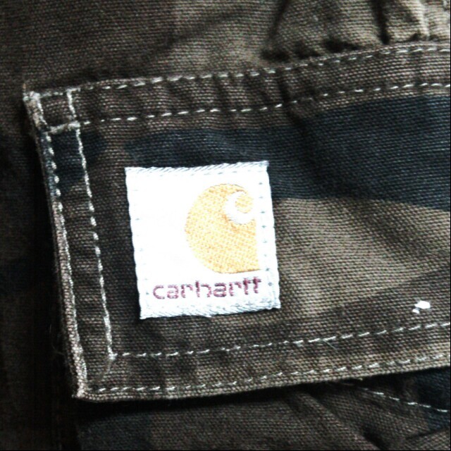 carhartt(カーハート)のcarhartt 迷彩ズボン レディースのパンツ(ワークパンツ/カーゴパンツ)の商品写真