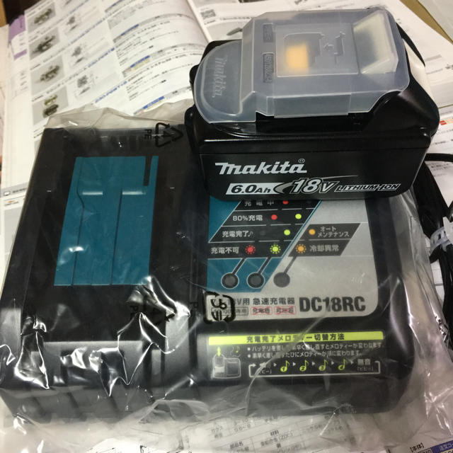 Makita(マキタ)の値引き、マキタ充電器+バッテリー、本日終了。 スマホ/家電/カメラのスマートフォン/携帯電話(バッテリー/充電器)の商品写真