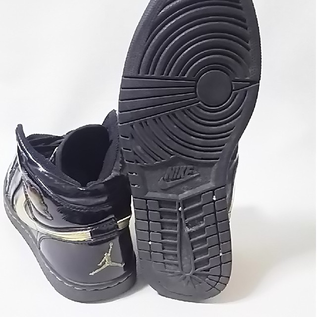 NIKE(ナイキ)の
最高傑作限定カラー黒金!ナイキエアジョーダン1レトロ高級エナメルスニーカー

 メンズの靴/シューズ(スニーカー)の商品写真