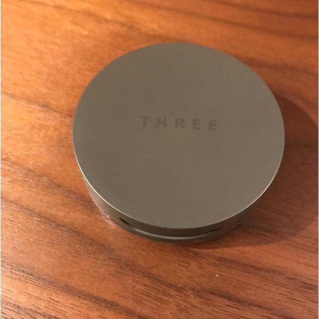 THREE(スリー)のTHREE ルースパウダー コスメ/美容のベースメイク/化粧品(フェイスパウダー)の商品写真