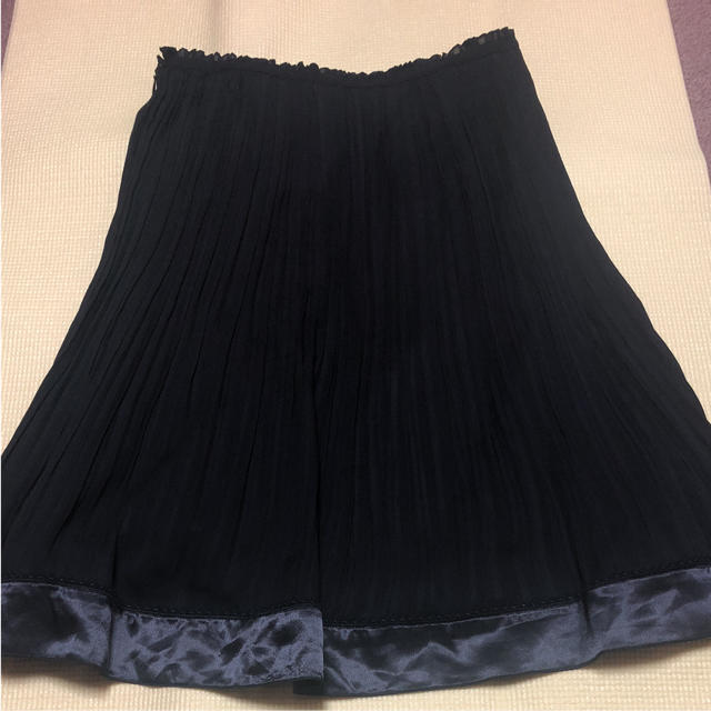 L'EST ROSE(レストローズ)の細かいプリーツスカート レディースのスカート(ひざ丈スカート)の商品写真