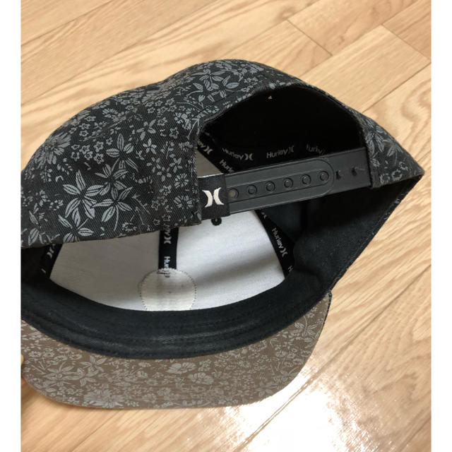 Hurley(ハーレー)のHurley 花柄キャップ(ブラック) レディースの帽子(キャップ)の商品写真