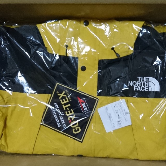 THE NORTH FACE(ザノースフェイス)のノースフェイスマウンテンライトジャケットイエローMサイズ新品未使用 メンズのジャケット/アウター(マウンテンパーカー)の商品写真