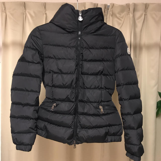 MONCLER(モンクレール)のmaqin様 MONCLER ARTEMIS モンクレール アルテミス レディースのジャケット/アウター(ダウンジャケット)の商品写真