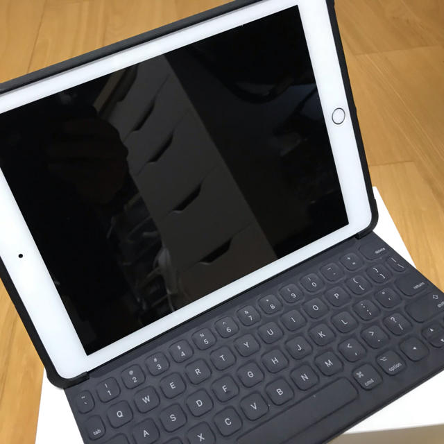 iPad Pro 9.7Cellar Simフリー128GBゴールド+付属品3点