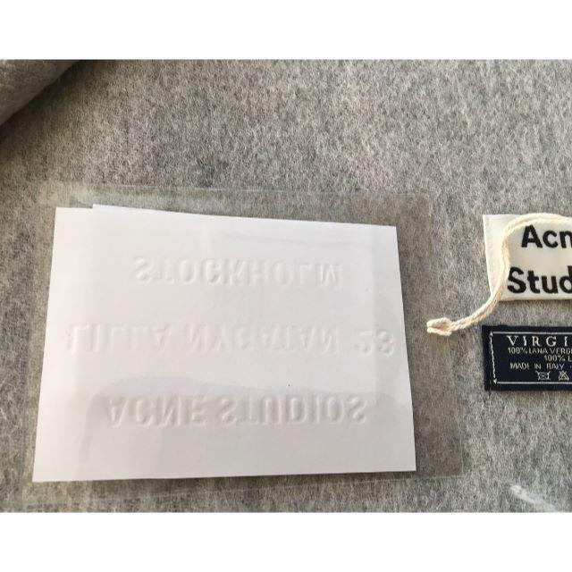 ACNE(アクネ)の【人気 旧タグ】 アクネ　ストール　ライトグレー　AcneStudios レディースのファッション小物(マフラー/ショール)の商品写真