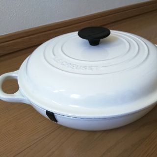 ルクルーゼ(LE CREUSET)のル・クルーゼ　ビュッフェキャセロール　日本未発売　ホワイト(つまみ黒)(鍋/フライパン)