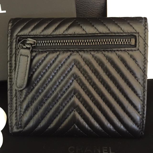 CHANEL(シャネル)のシャネル 2.55 シェブロン 三つ折り財布 ブラック レア 確実正規品 レディースのファッション小物(財布)の商品写真