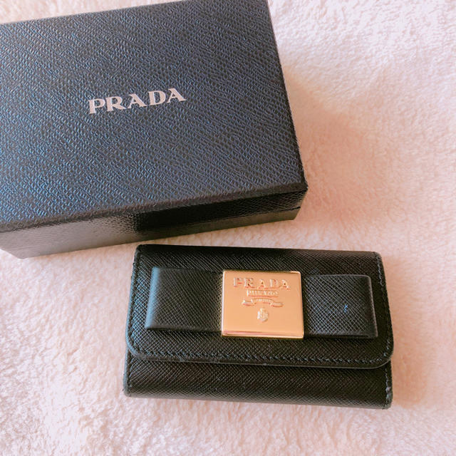 PRADA キーケース リボン 売れ筋商品 5400円引き www.gold-and-wood.com