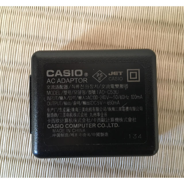 CASIO(カシオ)のCASIO EXILIM ACアダプタとバッテリー スマホ/家電/カメラのスマートフォン/携帯電話(バッテリー/充電器)の商品写真