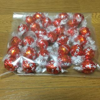 リンツ(Lindt)のLINDT LINDOR リンツ リンドール ミルク30個(菓子/デザート)