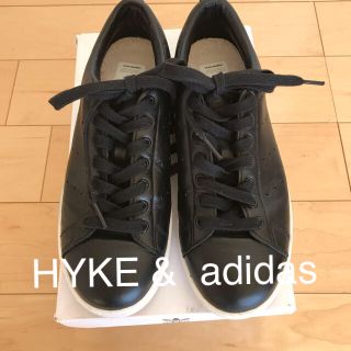 ハイク(HYKE)のハイク×adidas レザーシューズ 黒 美品(スニーカー)