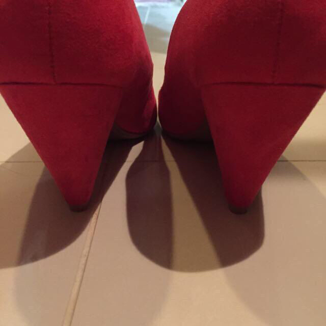 ZARA(ザラ)のZARA 赤パンプス 美品 25.5cm レディースの靴/シューズ(ハイヒール/パンプス)の商品写真