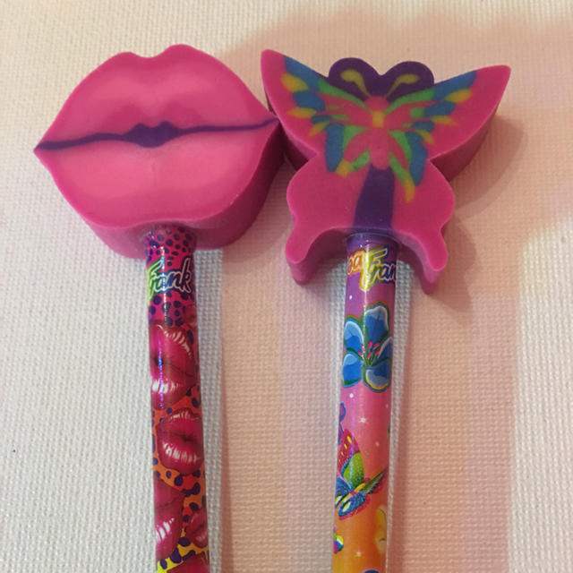 リサフランク文具その2 消しゴム付き鉛筆2本セット 蝶と唇キスマーク 未使用の通販 By 名前も読まない方とはお取引しません ラクマ リサフランク文具その2 消しゴム付き鉛筆2本セット 蝶と唇キスマーク 未使用の通販 By 名前も読まない方とはお取引しません ラクマ