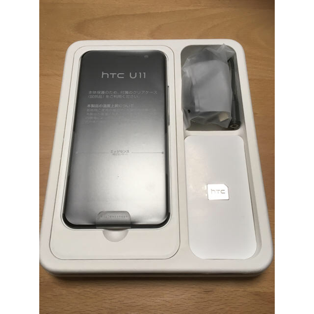 HTC(ハリウッドトレーディングカンパニー)の新品！au htv33 simフリー！ブリリアントブラック スマホ/家電/カメラのスマートフォン/携帯電話(スマートフォン本体)の商品写真