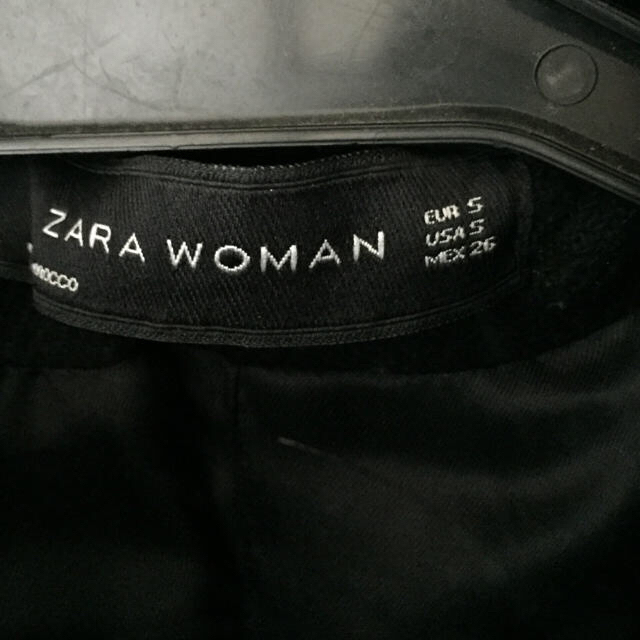 ZARA(ザラ)のhiy様用 ZARA ファー フード付き ダッフルコート 黒 S レディースのジャケット/アウター(ダッフルコート)の商品写真