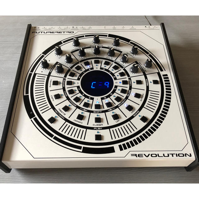 珍品「FutureRetoro Revolution TB303 クローン」  楽器のDTM/DAW(その他)の商品写真