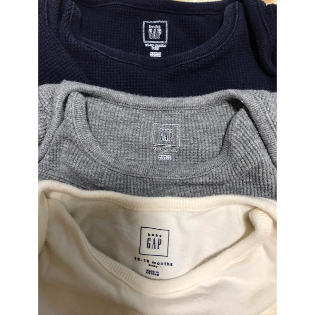 babyGAP(ベビーギャップ)のBabyGap ボディーシャツ(長袖) 3枚セット キッズ/ベビー/マタニティのベビー服(~85cm)(肌着/下着)の商品写真