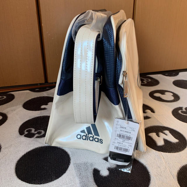 adidas(アディダス)のアディダスエナメルバッグ    非売品 メンズのバッグ(ショルダーバッグ)の商品写真