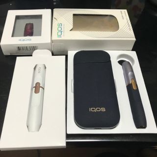 アイコス(IQOS)のiQOS2.4plus (ネイビーキャップ色変更あり)+ホワイトホルダー(タバコグッズ)