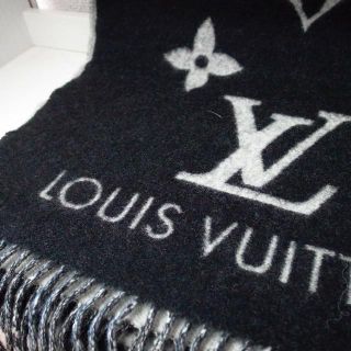 ルイヴィトン(LOUIS VUITTON)の正規品♡美品♡ルイヴィトン　マフラー　カシミア　リバーシブル　黒　モノグラム (マフラー/ショール)