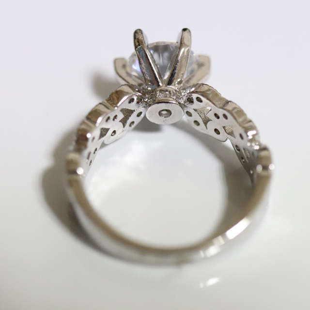 即購入OK【AR064】アンティーク調czダイヤモンドシルバーリング指輪 レディースのアクセサリー(リング(指輪))の商品写真