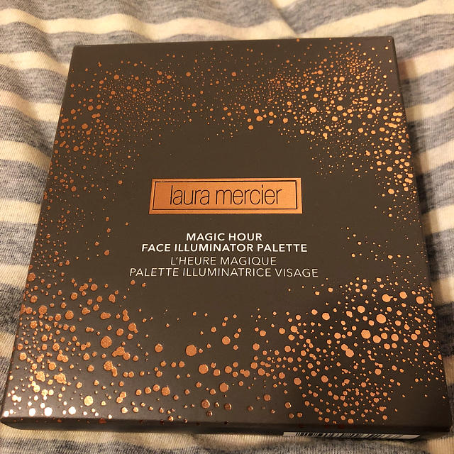 laura mercier(ローラメルシエ)のローラメルシエ  マジックアワーフェイスイルミネーターパレット コスメ/美容のベースメイク/化粧品(フェイスカラー)の商品写真