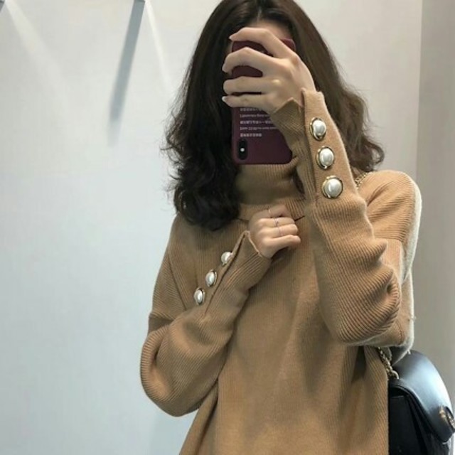 ZARA(ザラ)のハイネック　パールボタン　ニット　 レディースのトップス(ニット/セーター)の商品写真