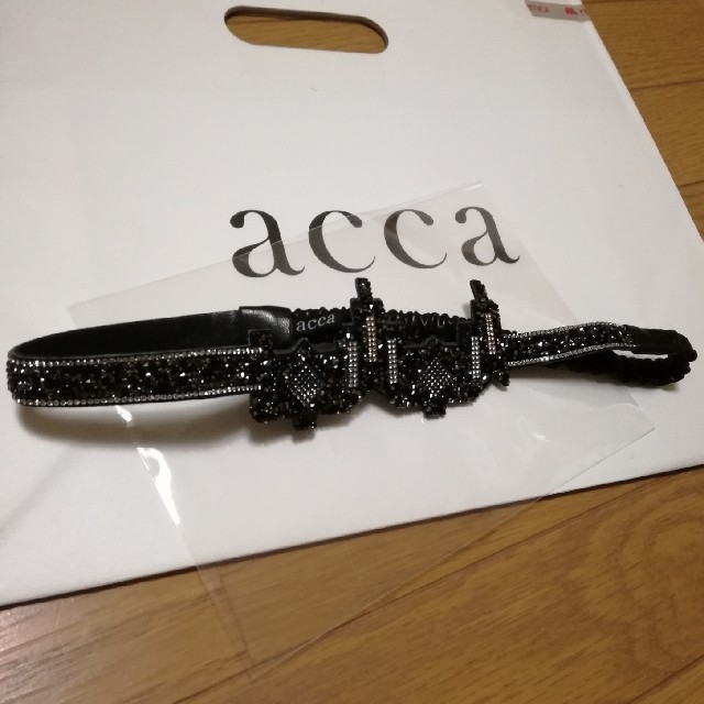 acca(アッカ)の新品未使用　acca レザーヘアバンド レディースのヘアアクセサリー(ヘアバンド)の商品写真