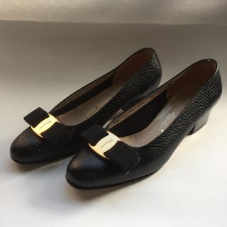 サルヴァトーレフェラガモ(Salvatore Ferragamo)の【美品】フェラガモ パンプス 黒 4 1/2(22㎝)(ハイヒール/パンプス)