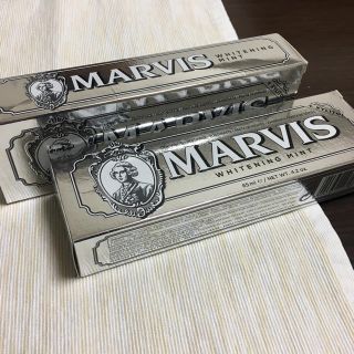 マービス(MARVIS)のMAVIS WHITENING MINT 85ミリ×2本(歯磨き粉)