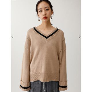 マウジー(moussy)のVネックラインニット(ニット/セーター)