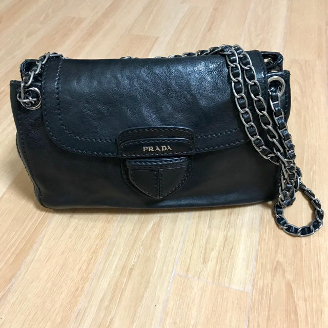 PRADA レザーチェーンバッグ