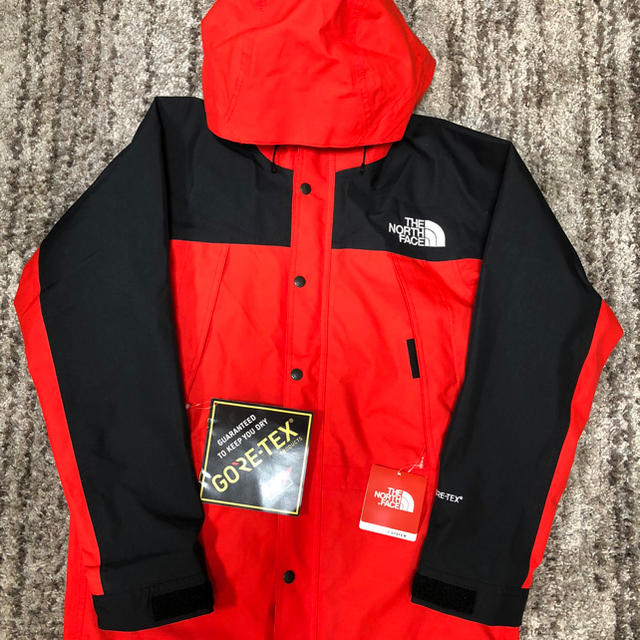 THE NORTH FACE(ザノースフェイス)のM 赤 the north face mountain light jacket メンズのジャケット/アウター(マウンテンパーカー)の商品写真