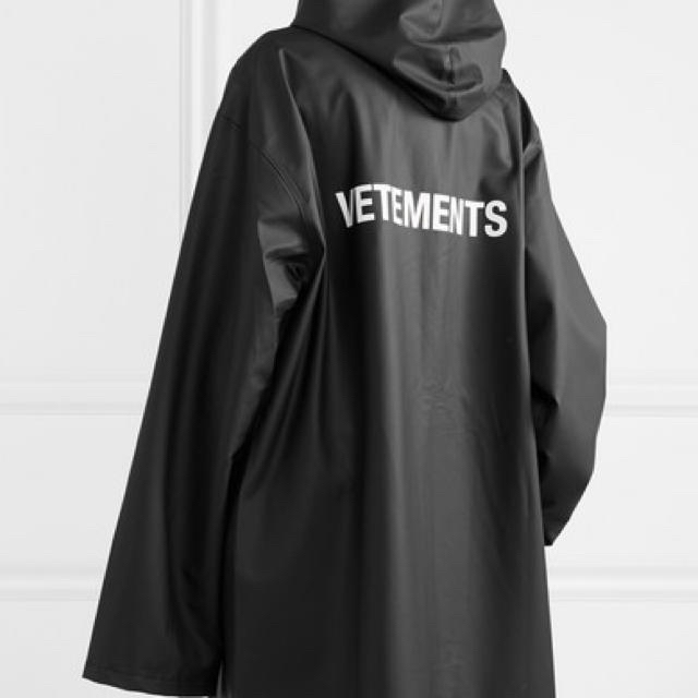 Balenciaga(バレンシアガ)のVETEMENTS PVC レインコート メンズのファッション小物(レインコート)の商品写真