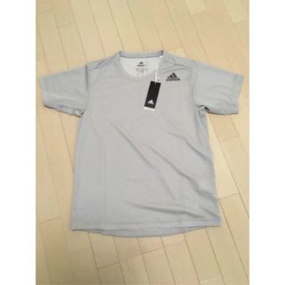 アディダス(adidas)の新品未使用 Adidas メンズTシャツ半袖　グレー　Lサイズ(Tシャツ/カットソー(半袖/袖なし))