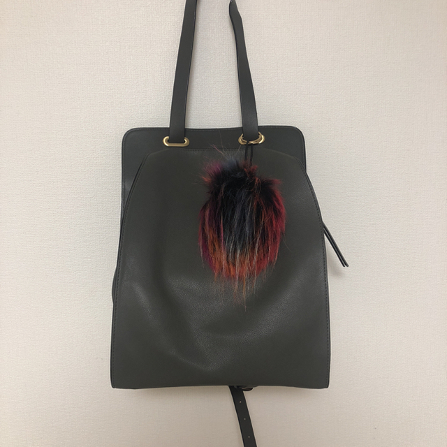 ZARA(ザラ)のZARA リュック ファー ポンポン ザラ グリーン レディースのバッグ(リュック/バックパック)の商品写真