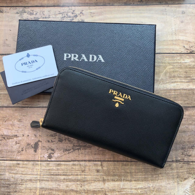 PRADA  プラダ　長財布　サフィアーノメタル　ラウンドファスナー