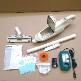 マキタ(Makita)のmakita　充電式　掃除機　CL072D　【中古】(掃除機)