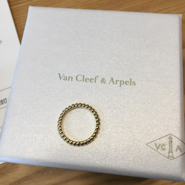 Van Cleef & Arpels(ヴァンクリーフアンドアーペル)のペルレ スモールリング レディースのアクセサリー(リング(指輪))の商品写真