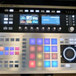 native instruments maschine studio(MIDIコントローラー)