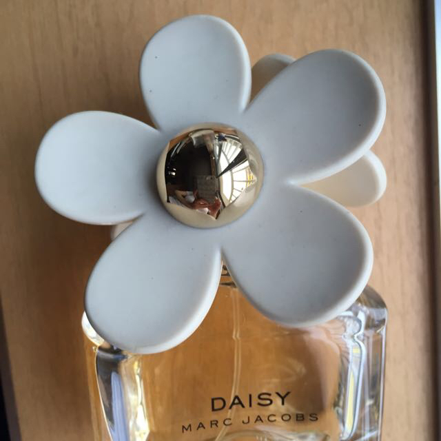 MARC JACOBS(マークジェイコブス)のDAISY*マークジェイコブストワレ コスメ/美容の香水(香水(女性用))の商品写真