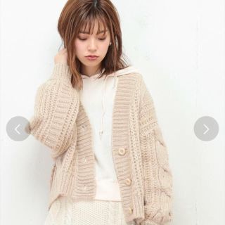 ナチュラルクチュール(natural couture)のnatural couture ふんわりショートケーブル カーディガン ベージュ(カーディガン)