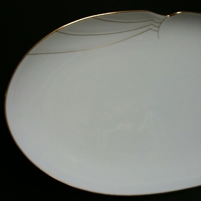 NINA RICCI(ニナリッチ)の未使用] NINA RICCI ニナリッチ 楕円形 オシャレな大皿 インテリア/住まい/日用品のキッチン/食器(食器)の商品写真