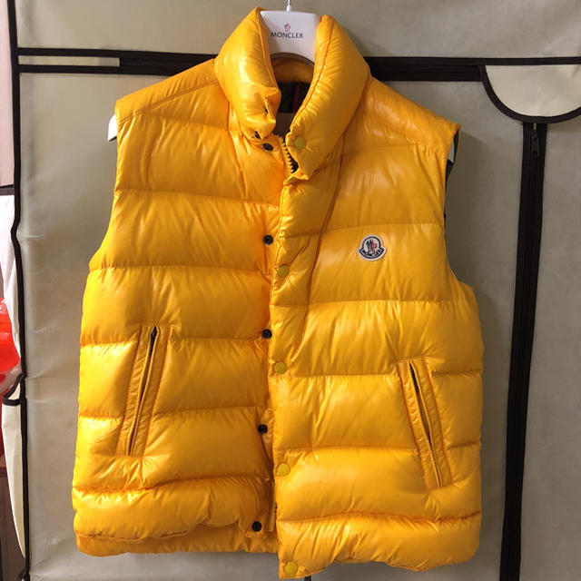 MONCLER(モンクレール)の今だけ大幅値下げ！moncler モンクレール ダウンベスト メンズのジャケット/アウター(ダウンベスト)の商品写真