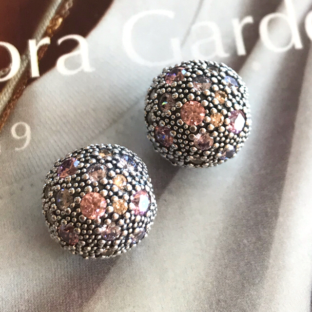 SWAROVSKI(スワロフスキー)のパンドラ PANDORAペールピンクコズミックスターズグリップセット レディースのアクセサリー(チャーム)の商品写真