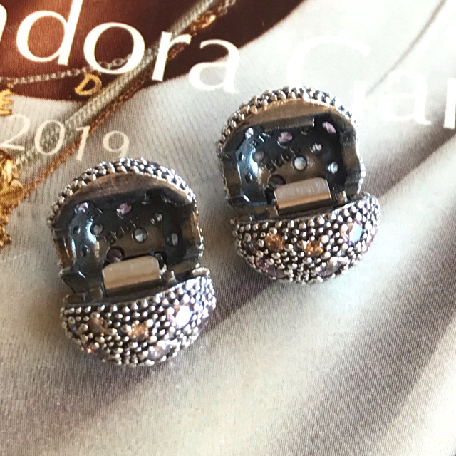 SWAROVSKI(スワロフスキー)のパンドラ PANDORAペールピンクコズミックスターズグリップセット レディースのアクセサリー(チャーム)の商品写真